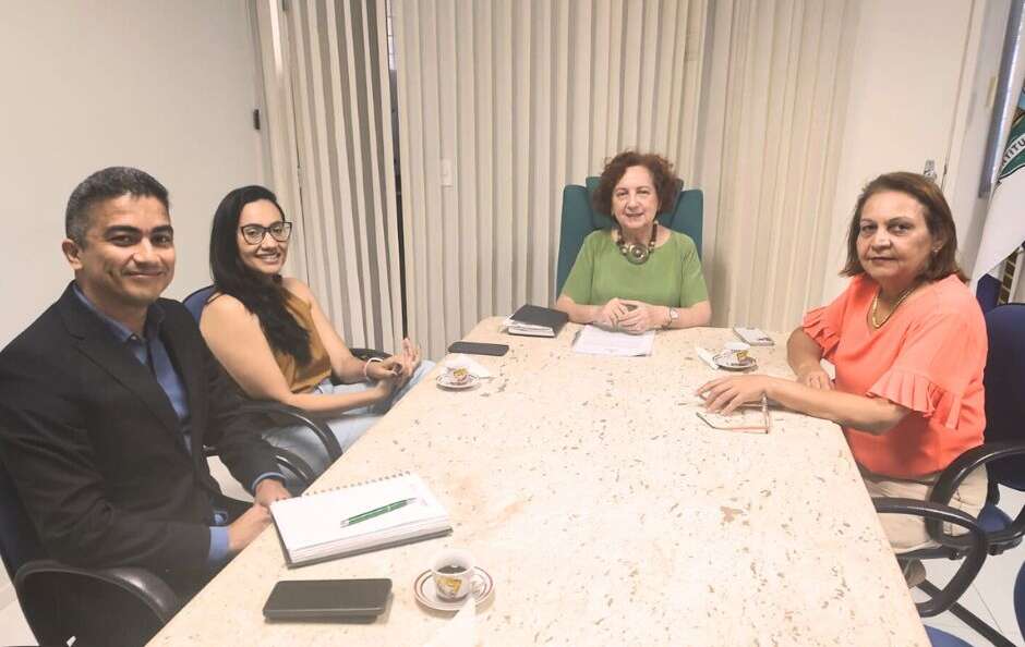 CEE recebe gestores da Aesp